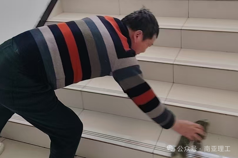 合肥南亚理工技工学校开展春节前宿舍扫尘活动