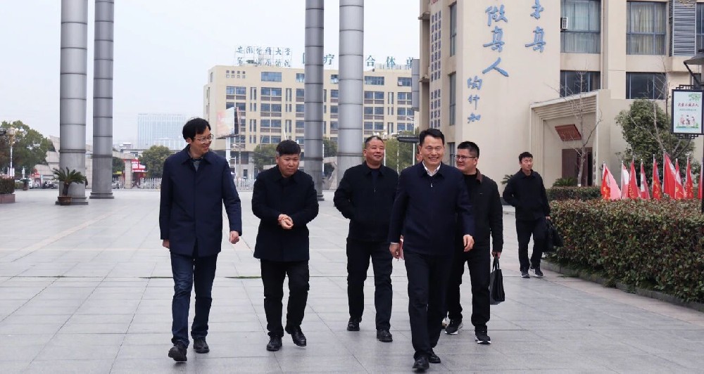 定远中学调研教育教学及高考备考工作