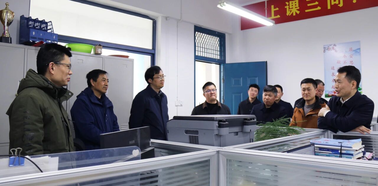 定远中学调研教育教学及高考备考工作