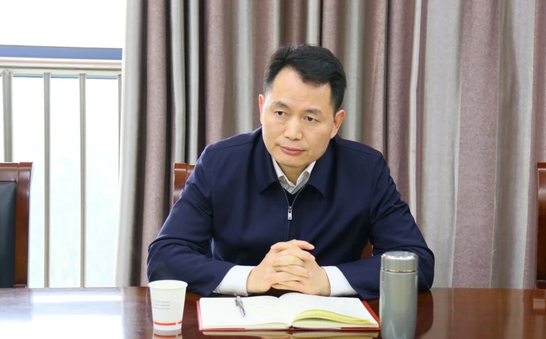 定远县委副书记、县长潘金钟