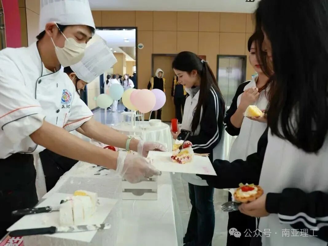 合肥南亚理工技工学校3月集体生日会暨西点社团创意作品展